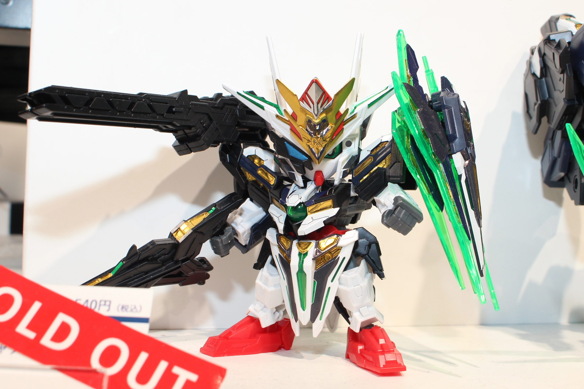 3体のうちメインキャラクターとなるキャプテンクアンタ GF。クリアパーツとシールによりハードな印象を受ける