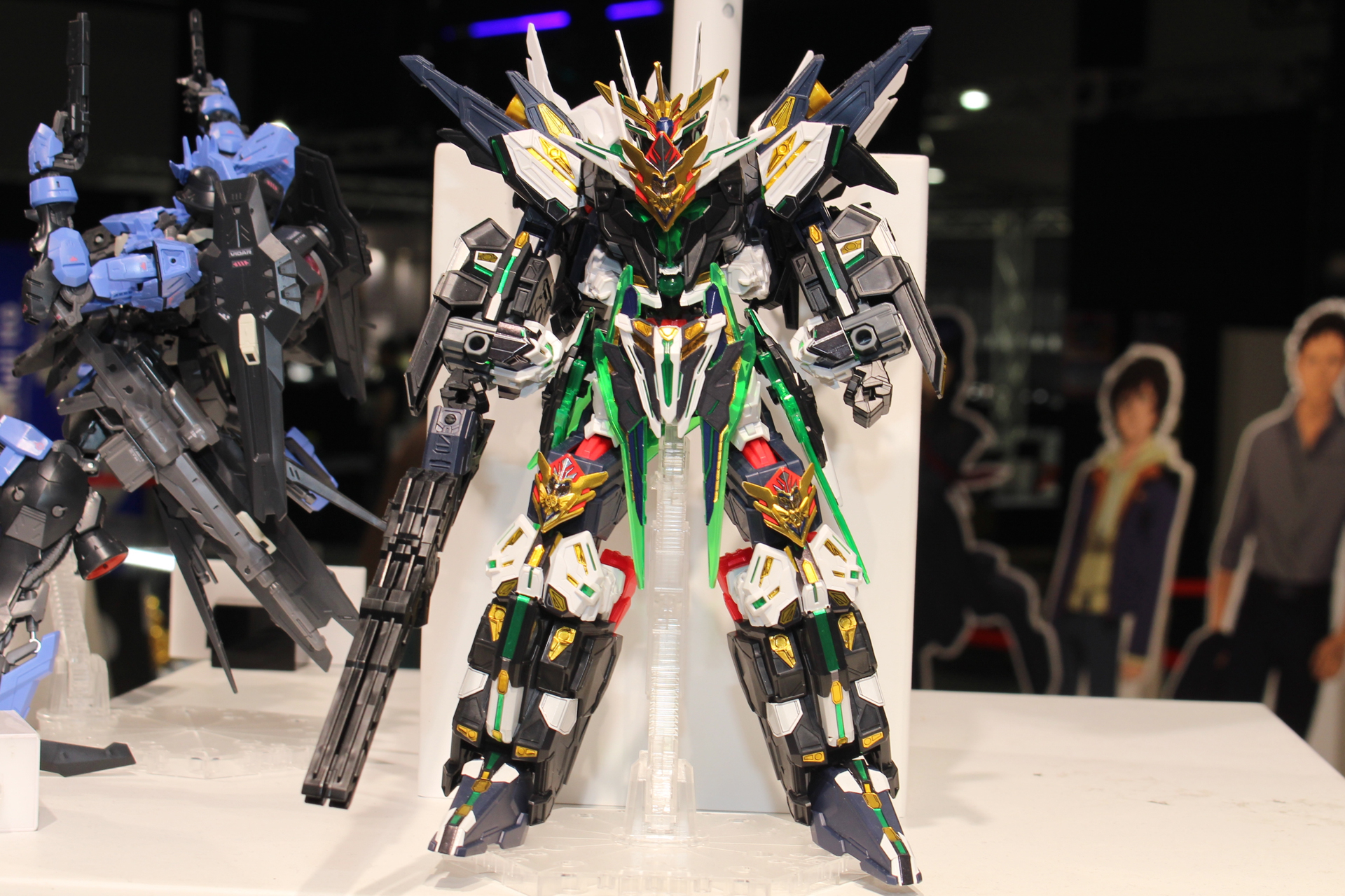 3体が合体したジェネラルフォートレス。合体させるとかなりの大きさになる