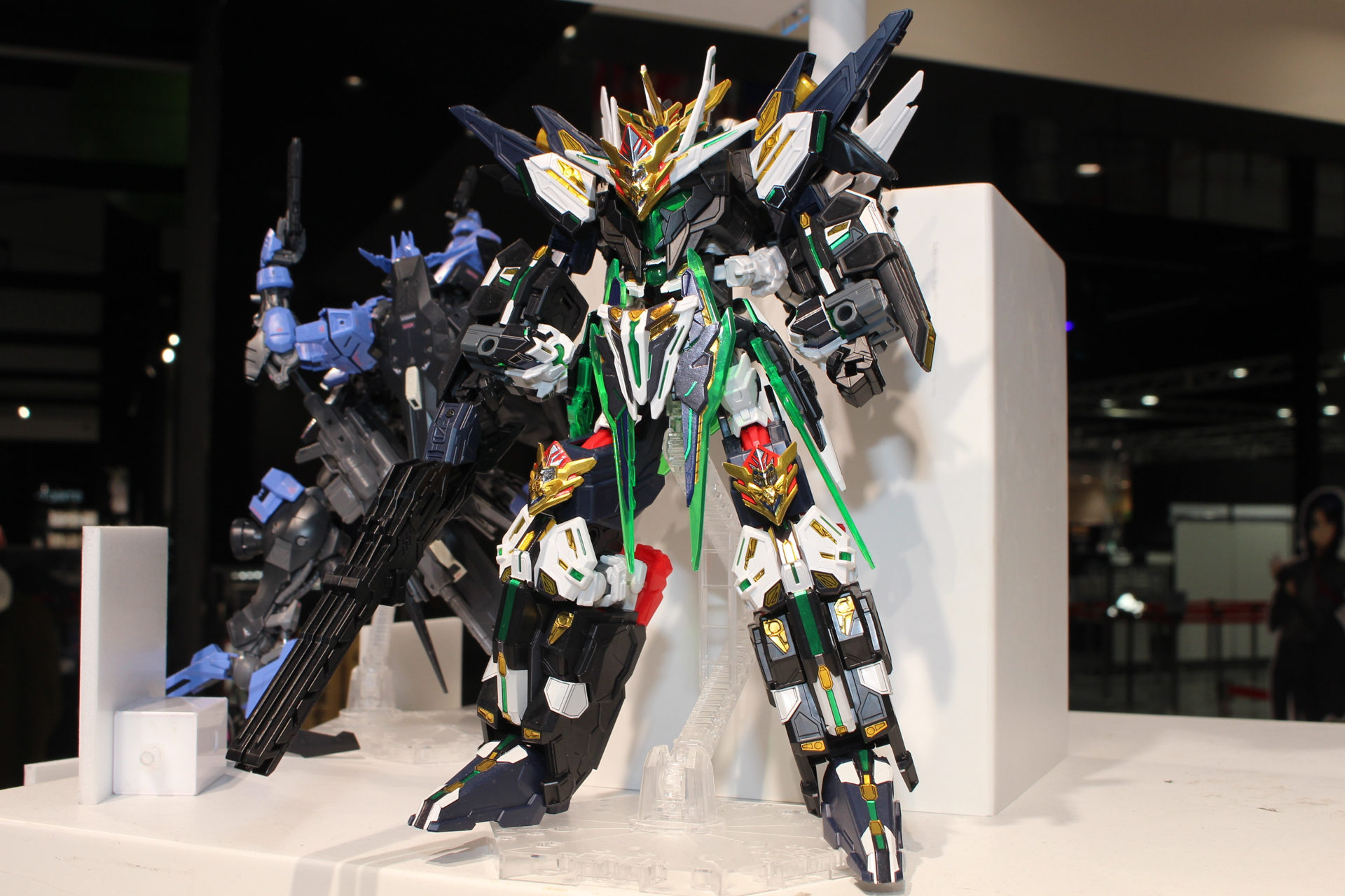 当然ながら合体した3体のディテールがそのまま反映されるので、情報量も多い