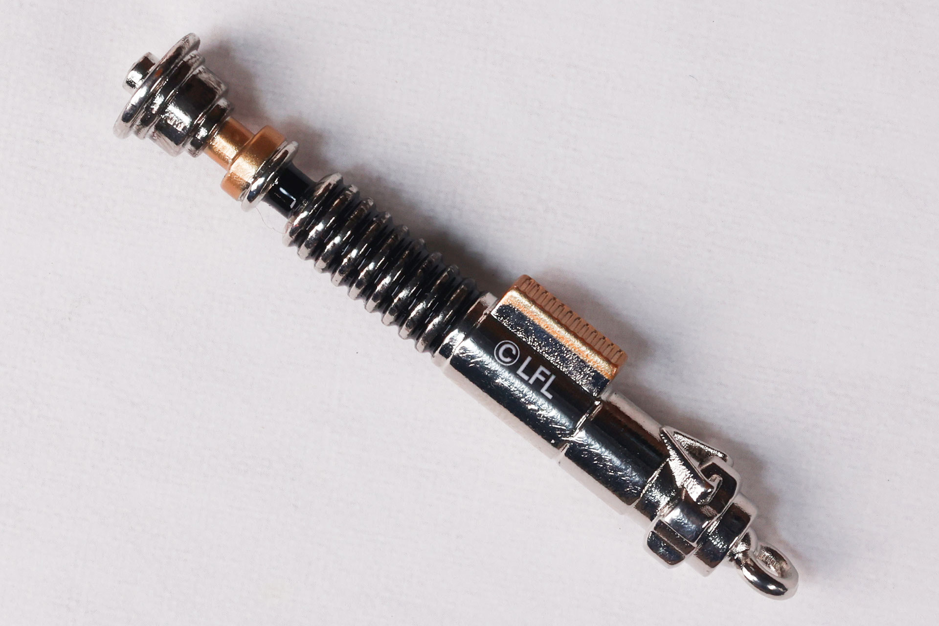 ライトセーバー部分だけの全長は約62mmだ