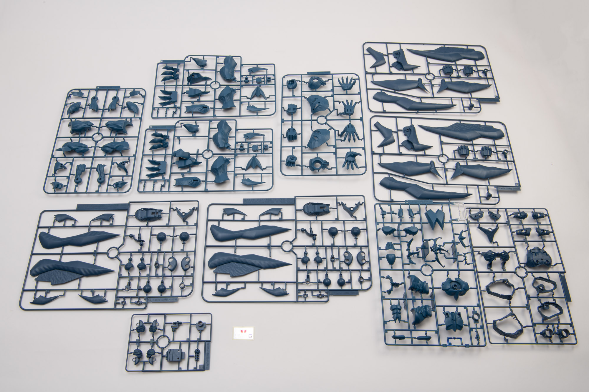 ランナーの時点で圧倒的な存在感を感じる「Figure-rise Standard Amplified -三幻神降臨-オベリスクの巨神兵」