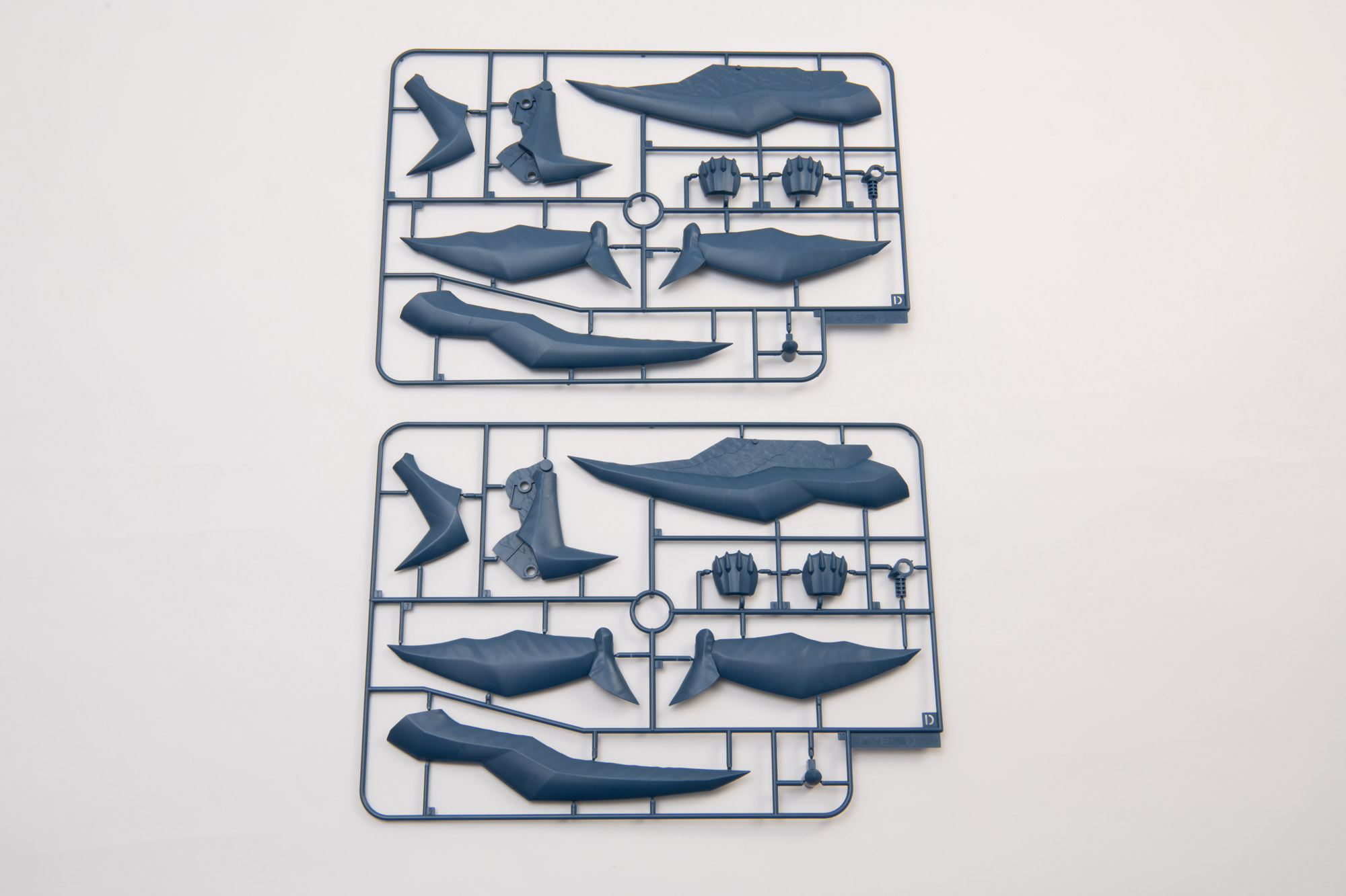 とにかくデカい翼パーツ。後ほど大きさを見せていく。