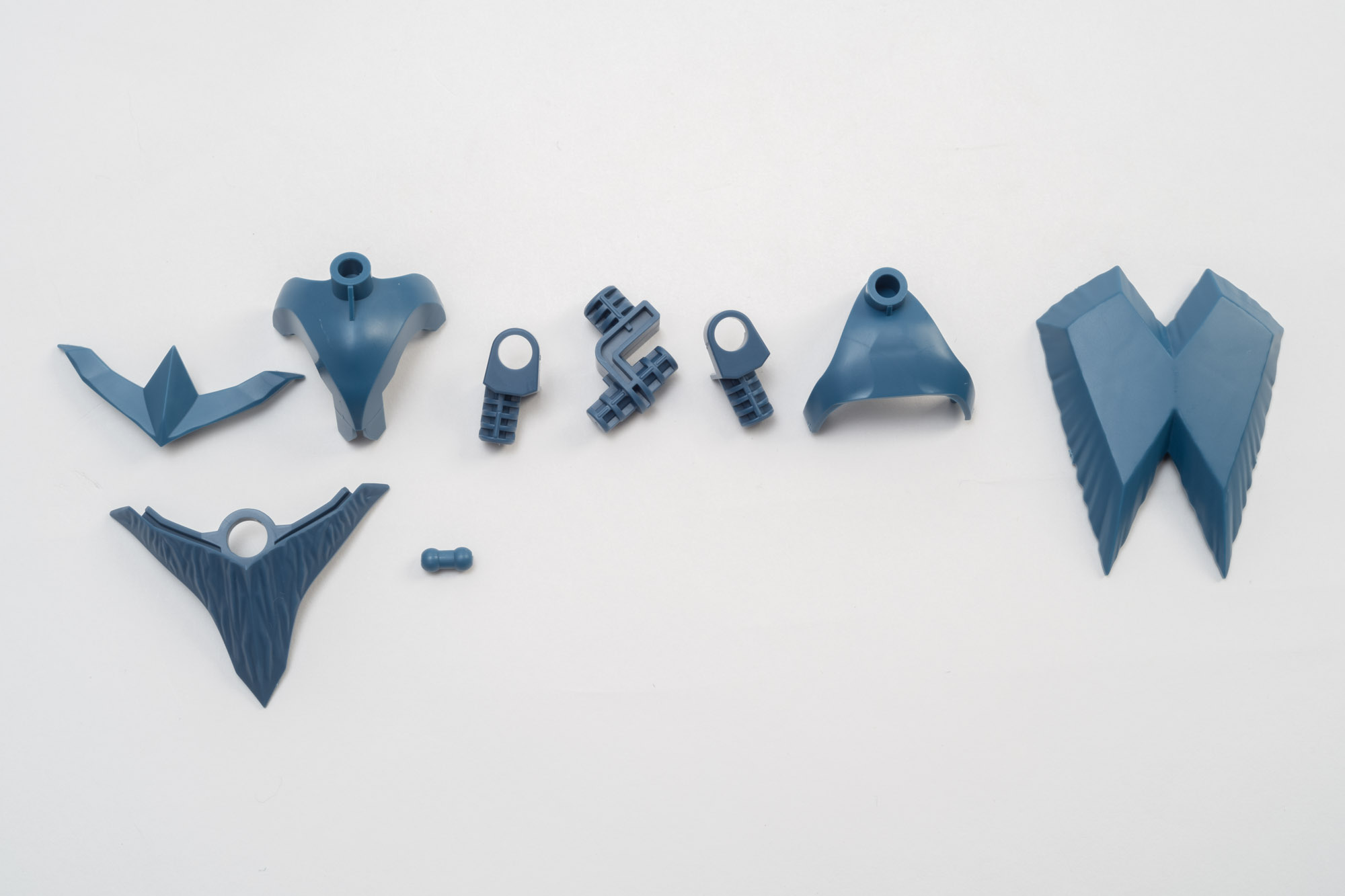 腰パーツ全景。ボディとは逆でシンプルな作りになっている。