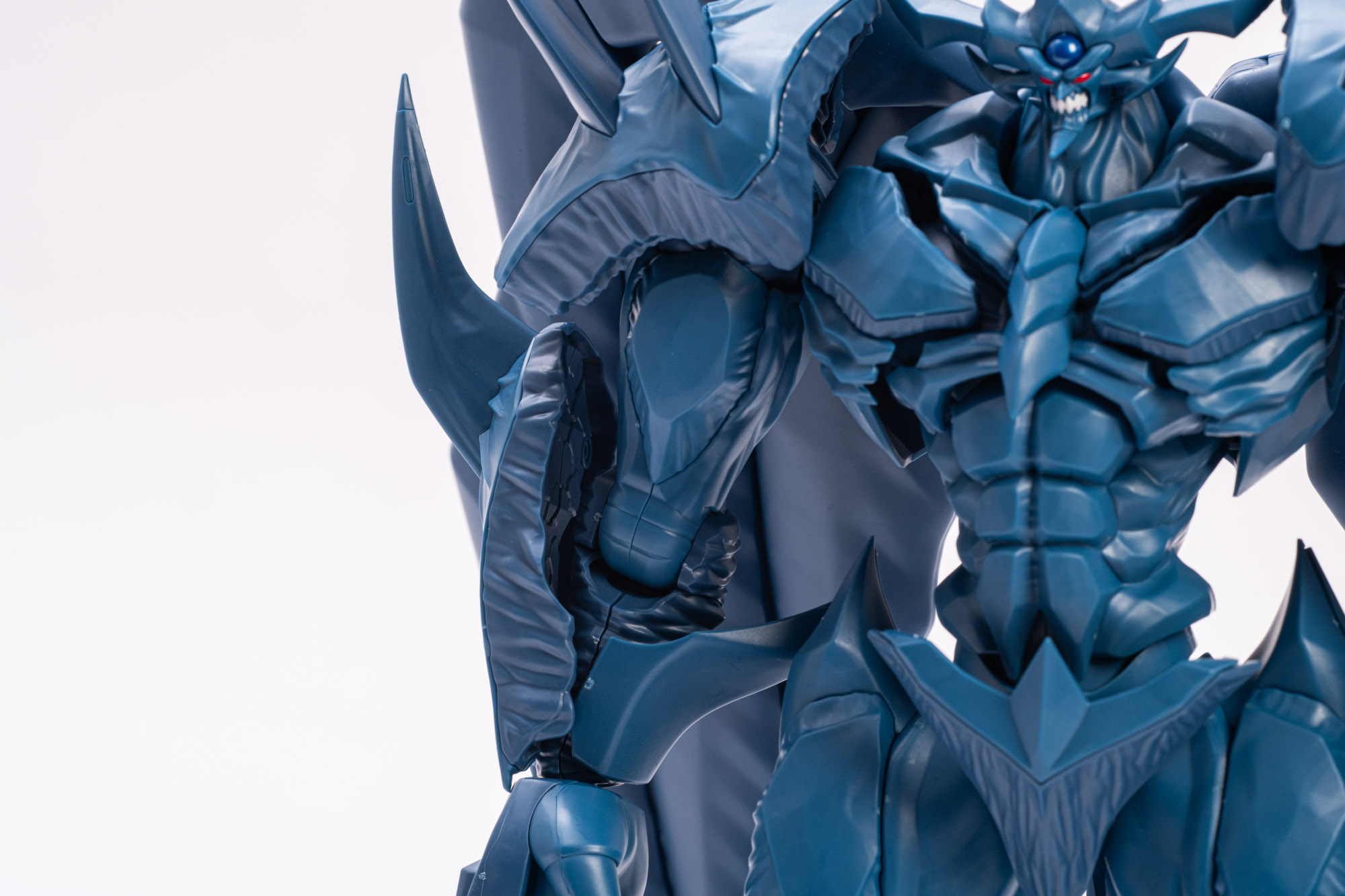 腕の膨らみを増すような表現で太さを出している。ゴッドハンドクラッシャーを再現できる腕だ。