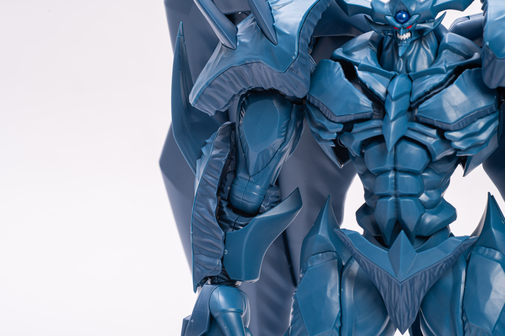 腕の膨らみを増すような表現で太さを出している。ゴッドハンドクラッシャーを再現できる腕だ。