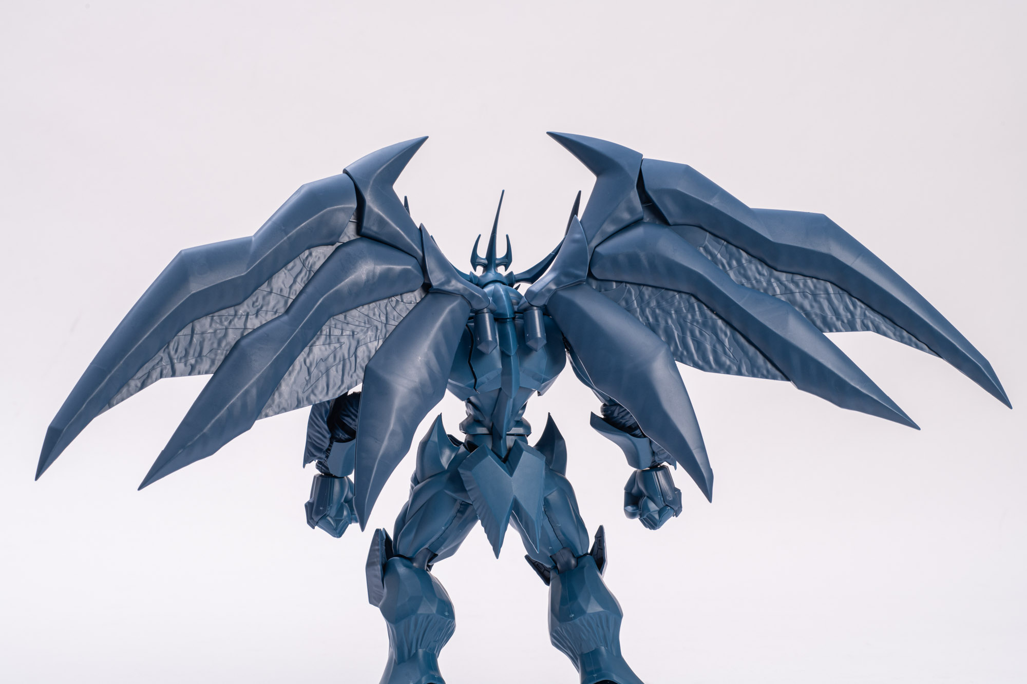 最後に翼だ。広げた時の翼膜の細かさがものすごいリアリティだ。大きさも迫力がありダイナミック。