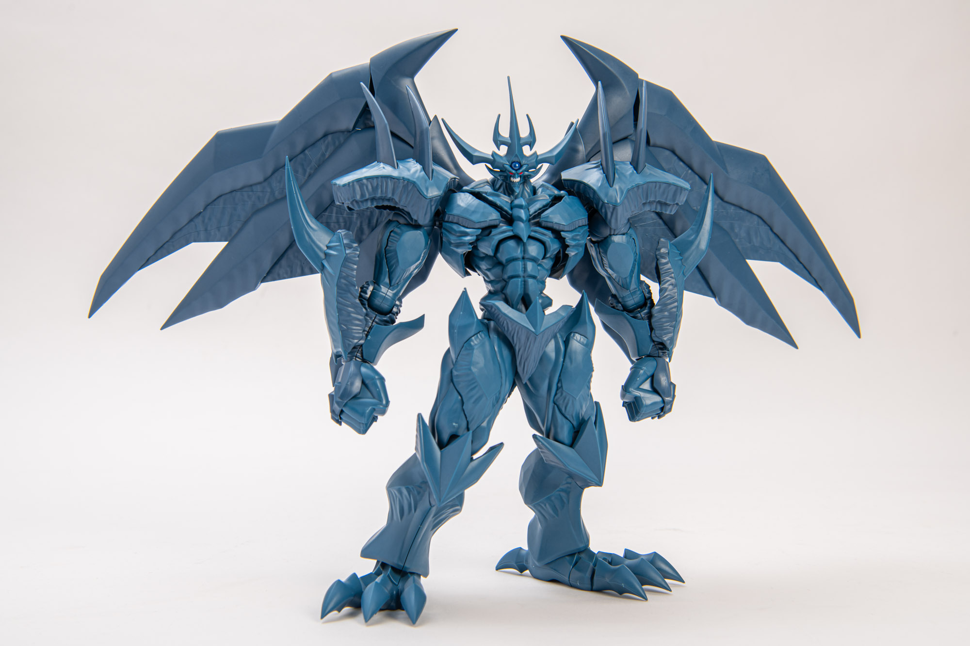 ギミックを全て展開させてみるとこのようになる。まさに強靭、無敵、最強なオベリスクの巨神兵を再現できてしまう。