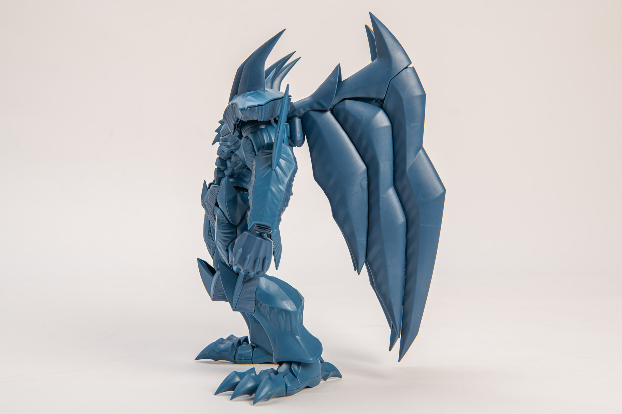 この大きさの翼がついていても自立する。