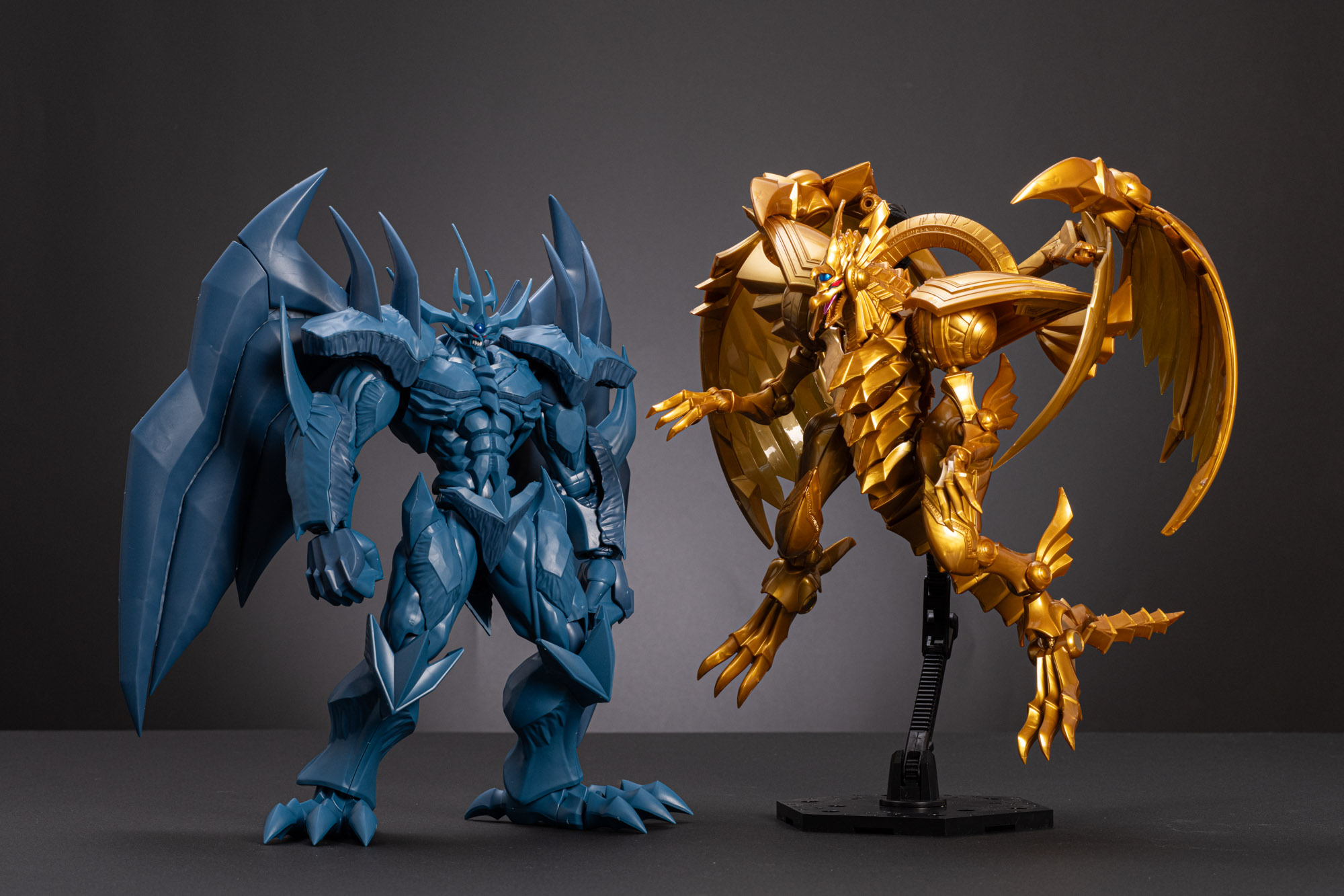 「Figure-rise Standard Amplified -三幻神降臨-」で立体化したオベリスクの巨神兵（写真左）とラーの翼神竜（写真右）