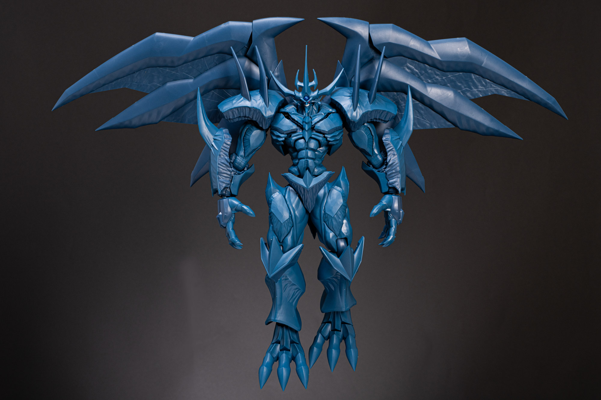 陰影によってプラモデルらしからぬ肉感が浮かび上がる。