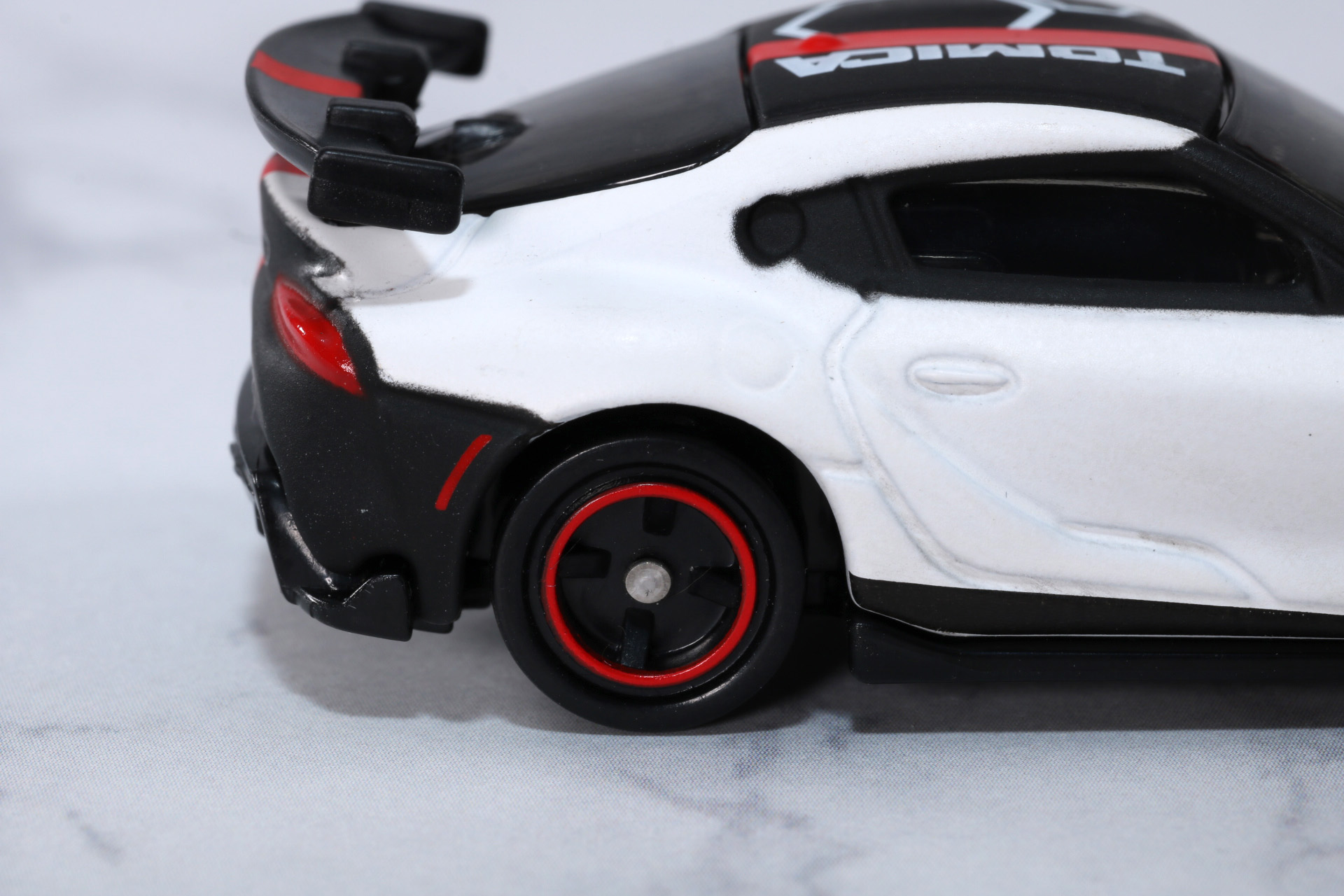 ボンネットベント造形もしっかり再現されている