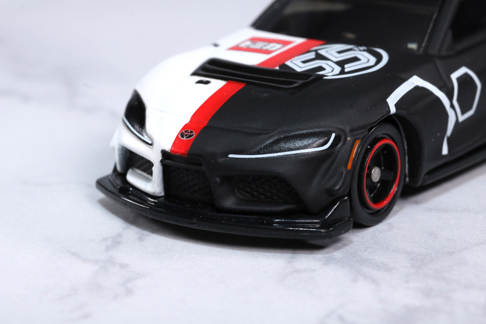 空力を意識した特徴的なフロントバンパー