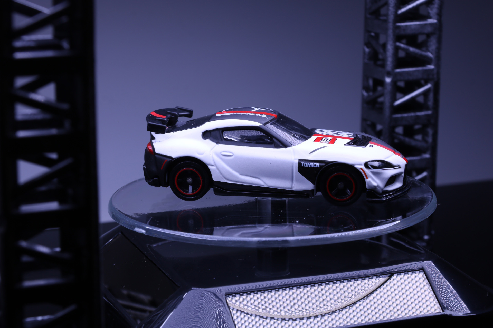 ホワイトの軽快で眩しい印象