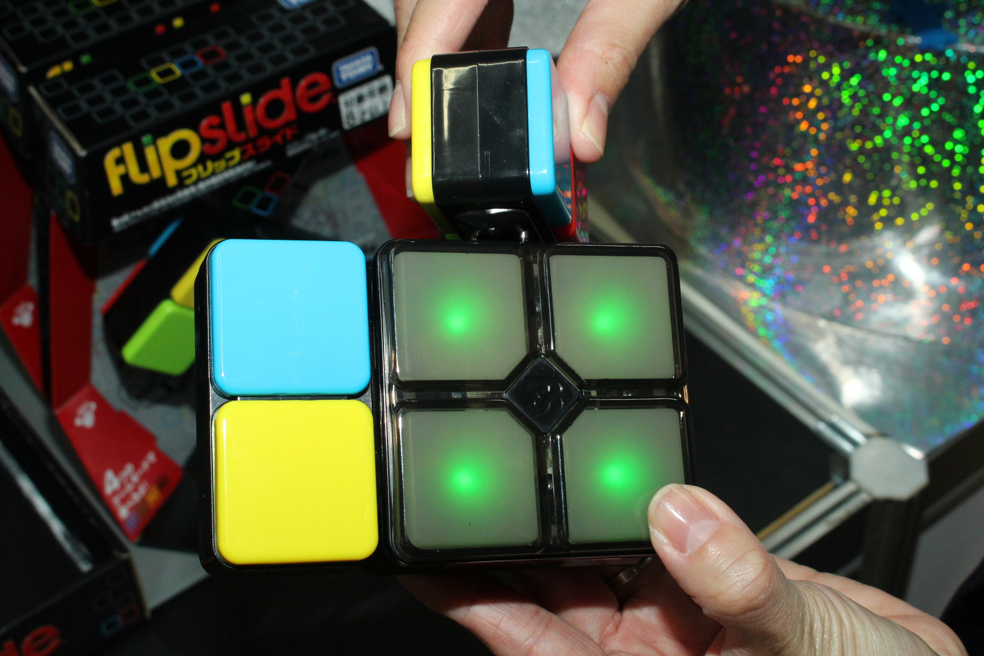 縦方向へのフリップ。ブロックの色の場所を覚えることが遊ぶうえで最低限の課題となる