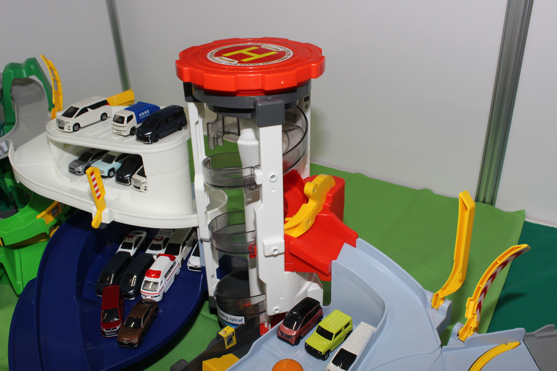 螺旋エレベーターは電動と手動の切り替えで楽しめる