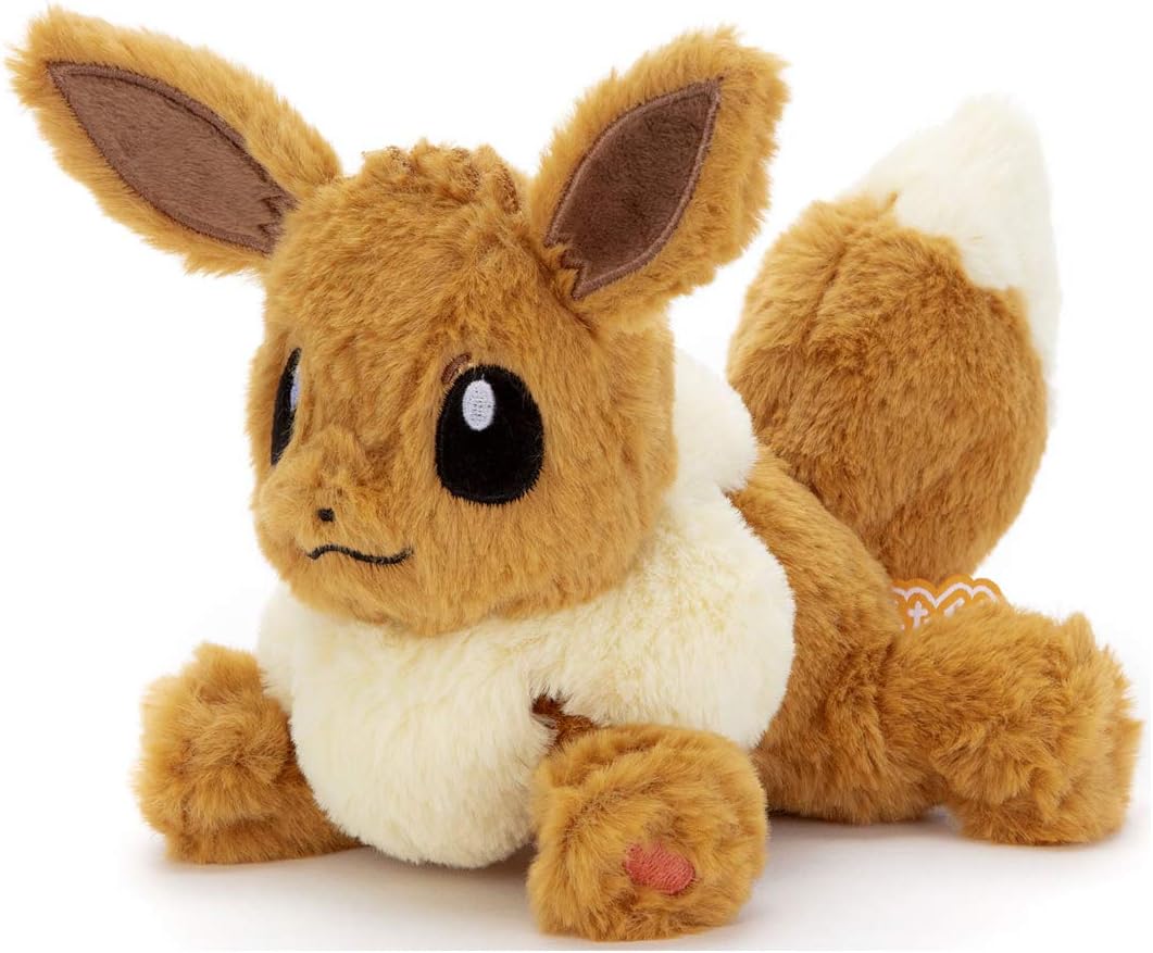 くったりしているのに自立ができる「イーブイ」のぬいぐるみ。お座りやうつ伏せなど、いろいろなポーズが楽しめる。ベレットの重みで、程よい抱き心地を実現