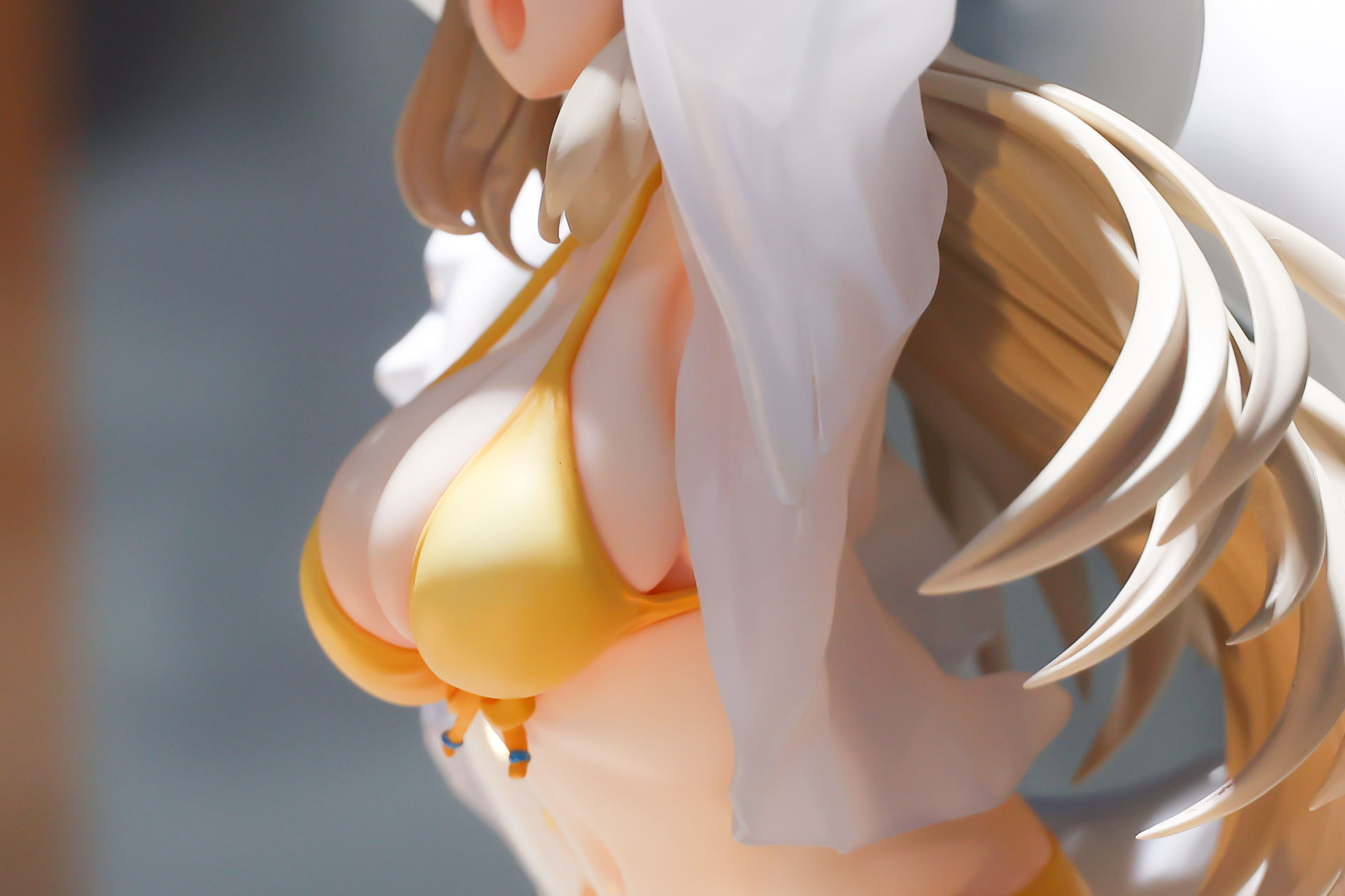 上着のスケスケ感はクリアパーツで再現したものだ