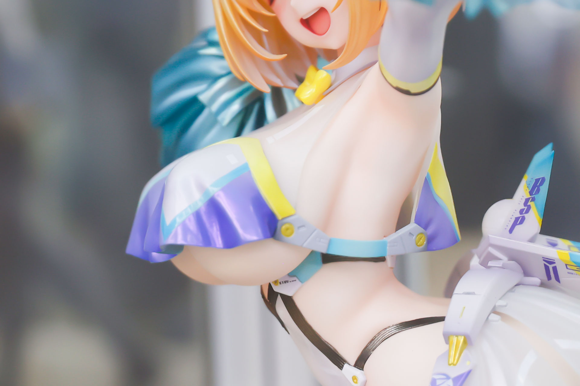 衣装は着脱可能になっている