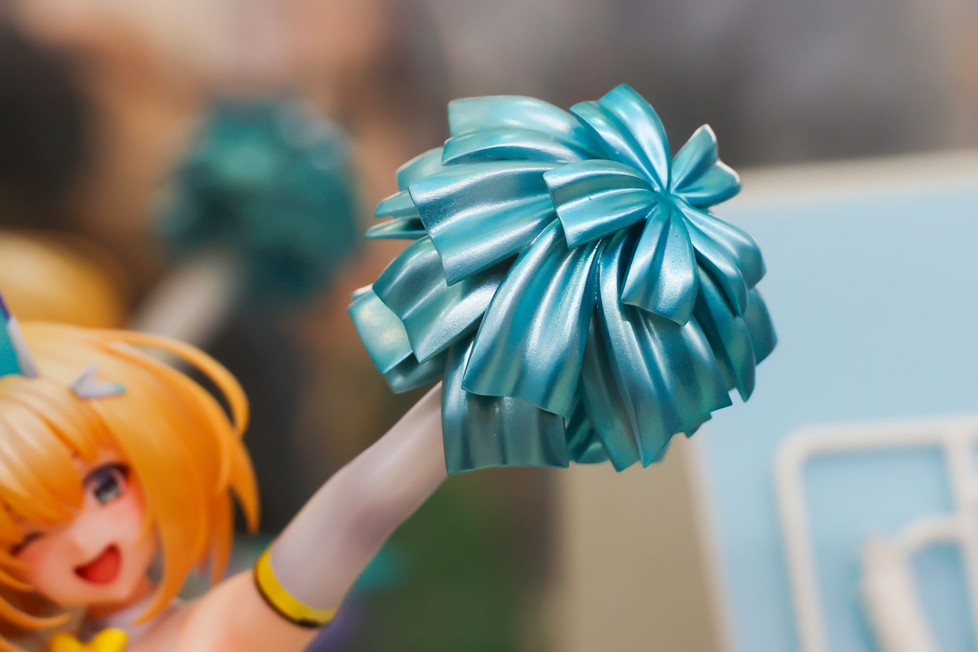 ポンポンのカラーリングもメタリックだ