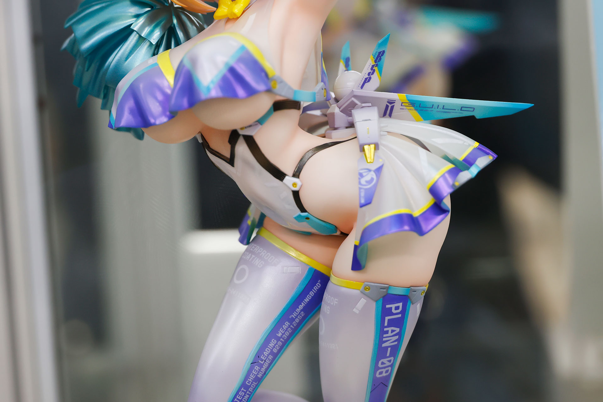 腰のあたりにもメカニカルなパーツが付けられている