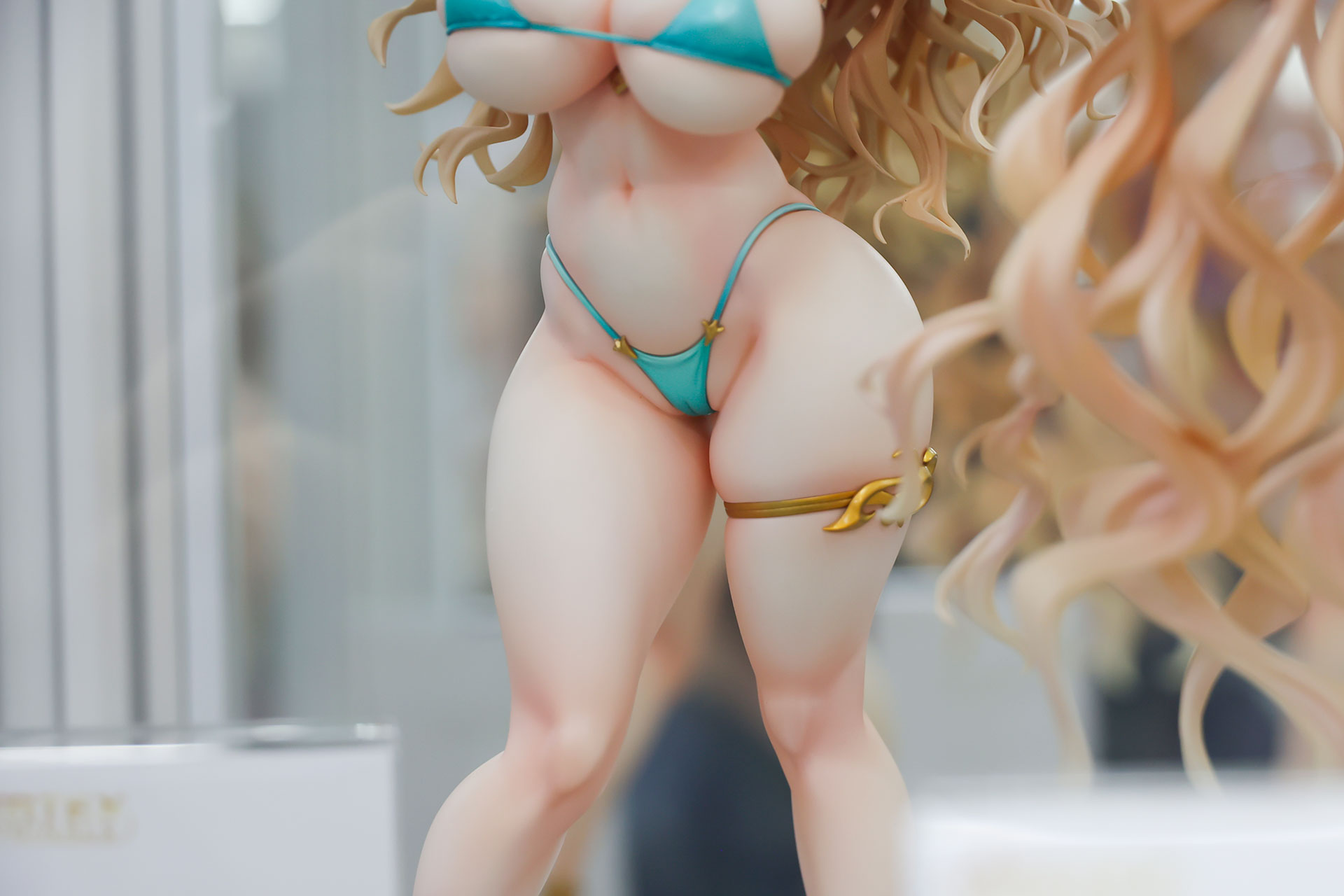 このムチムチ具合も「エルフ村」の魅力だ