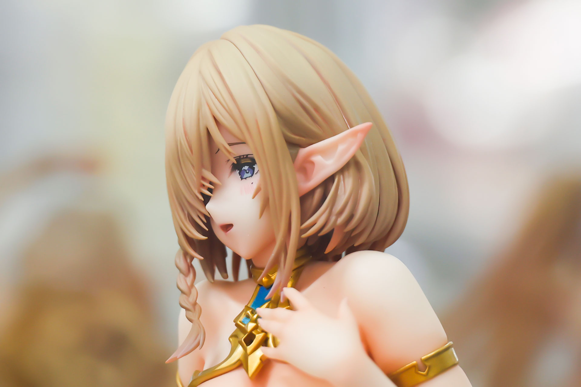 大きな耳もエルフの特徴だ