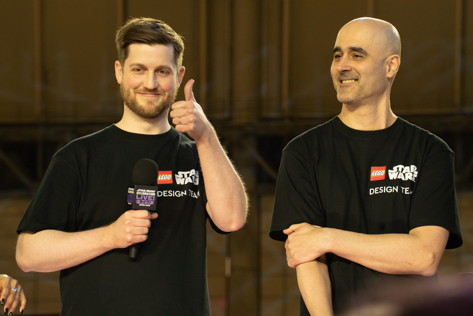 自身がデザインした「ジャンゴ・フェットのファイアスプレー級哨戒攻撃艇」の反応にご満悦のジャクソン