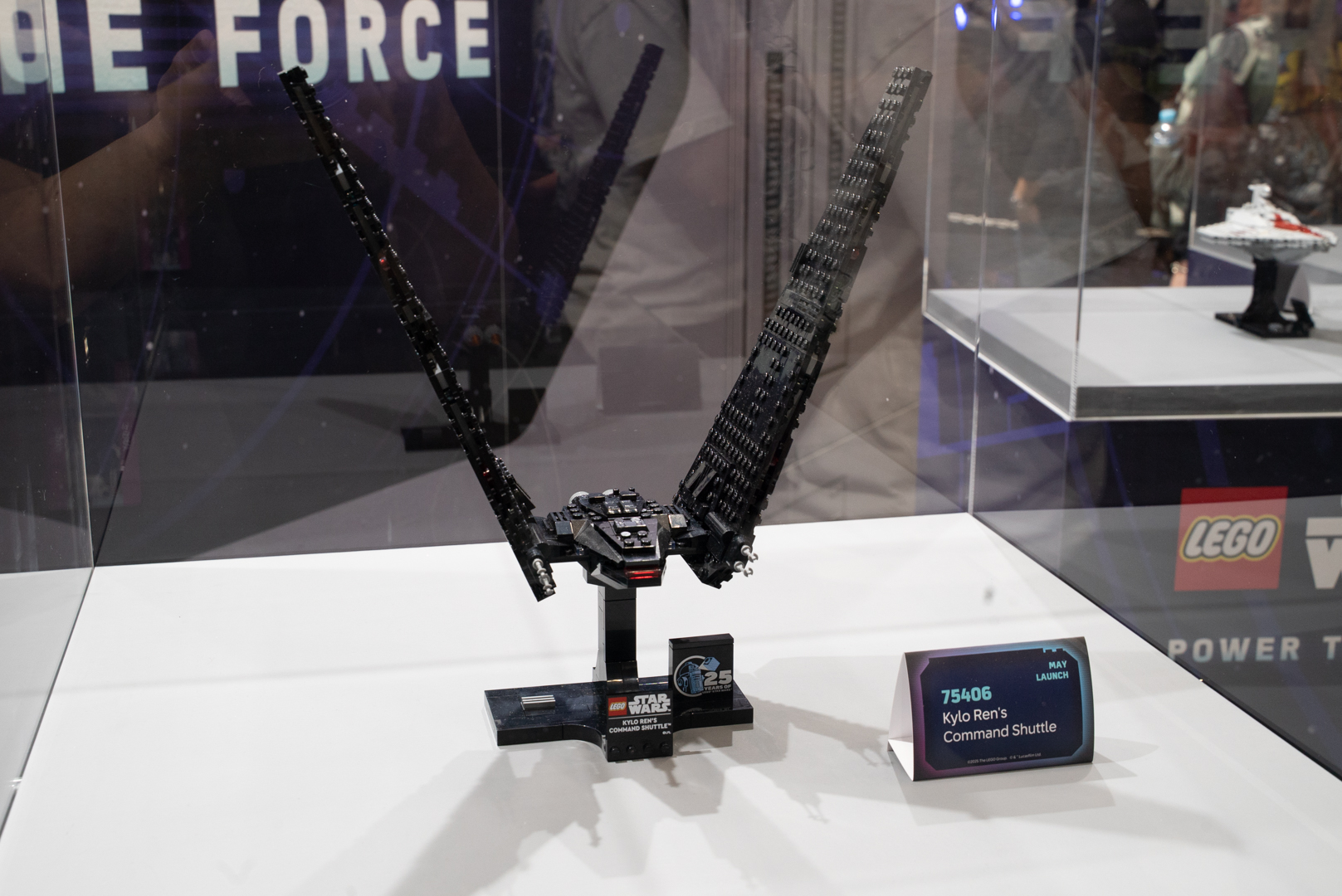 完成した新製品が展示されているので、展示スペースを考える参考にもなるぞ