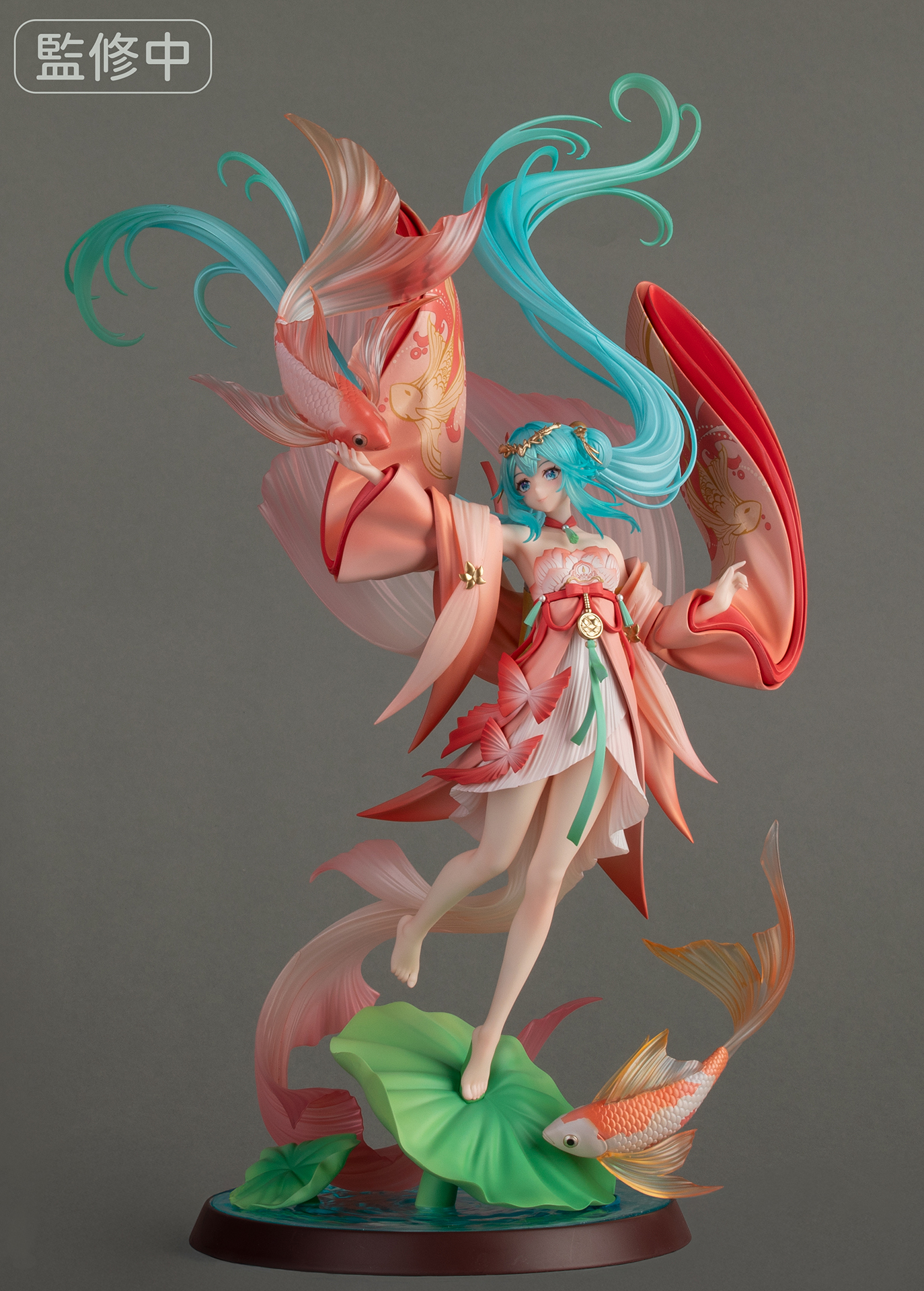 フィギュアの全身像。現在公開できるのは正面のみだが、インタビューでは彩色原型を色々な角度から細かく見ることができた
