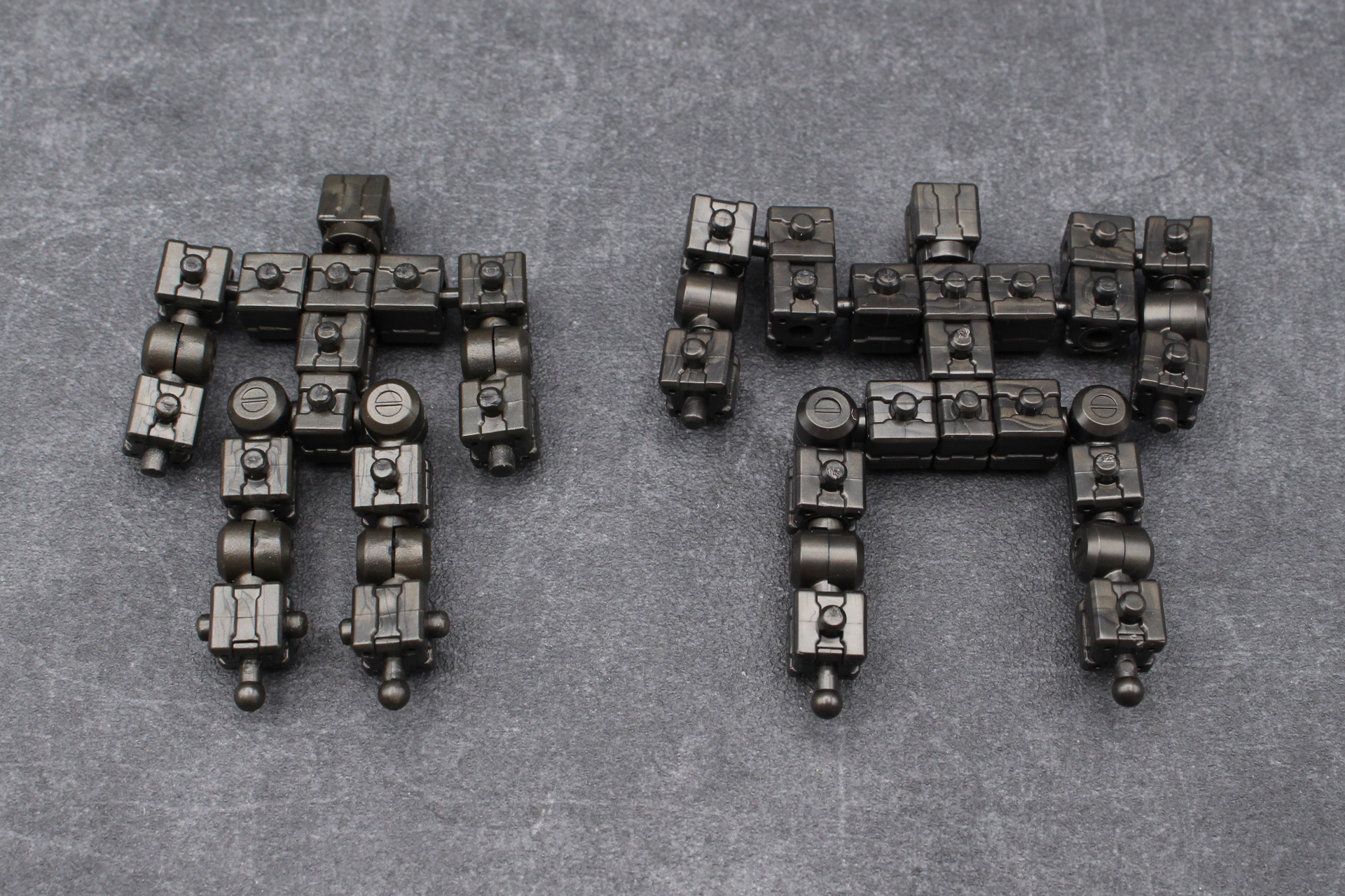 左がガンダムシリーズ、右がワタルシリーズのブロックフレーム。後者はブロックが6個分多い