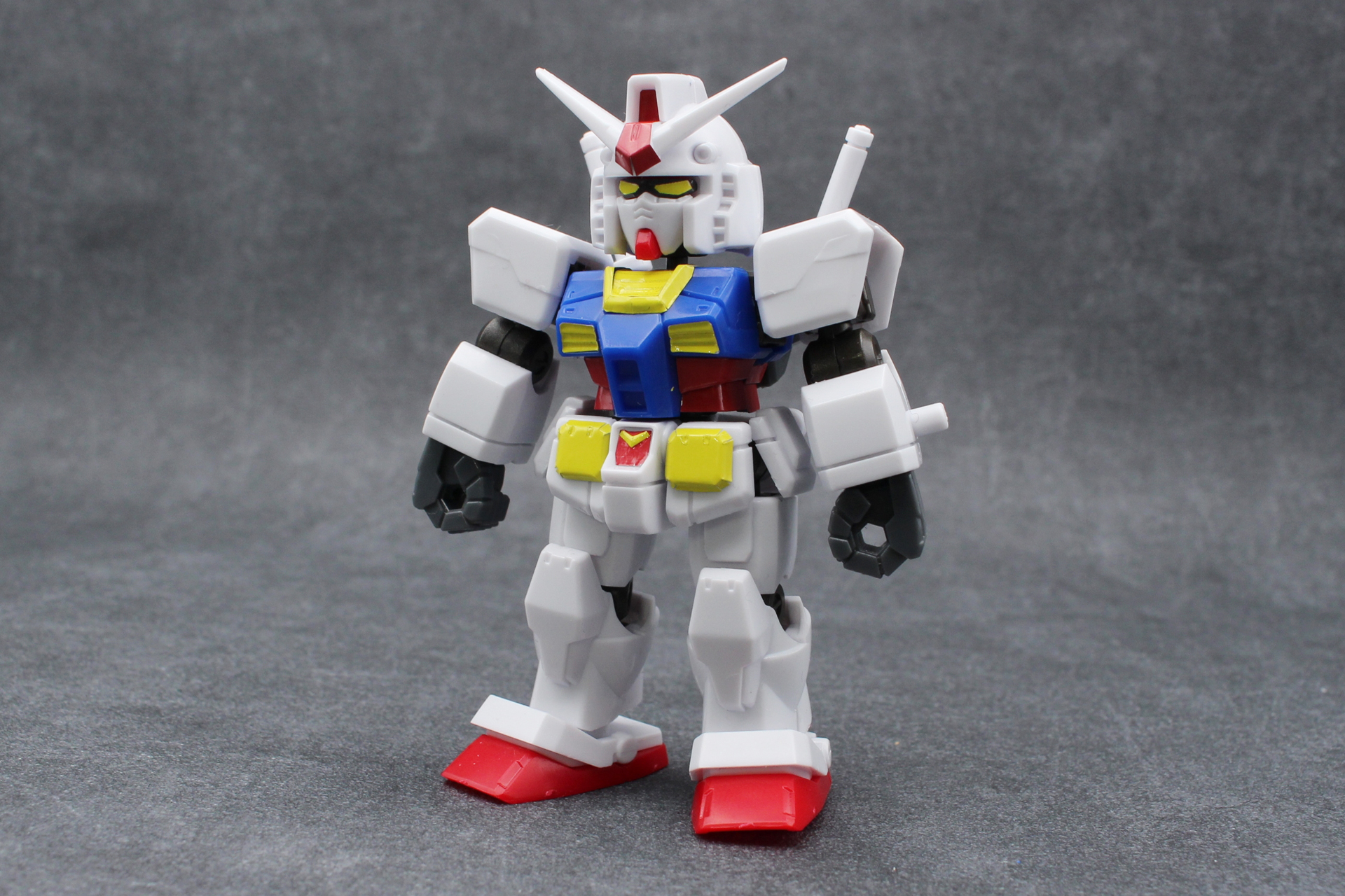 「ガンダム」の本体が完成。マスクのスリットなど、軽くスミ入れをすればさらに格好良く仕上がるはず