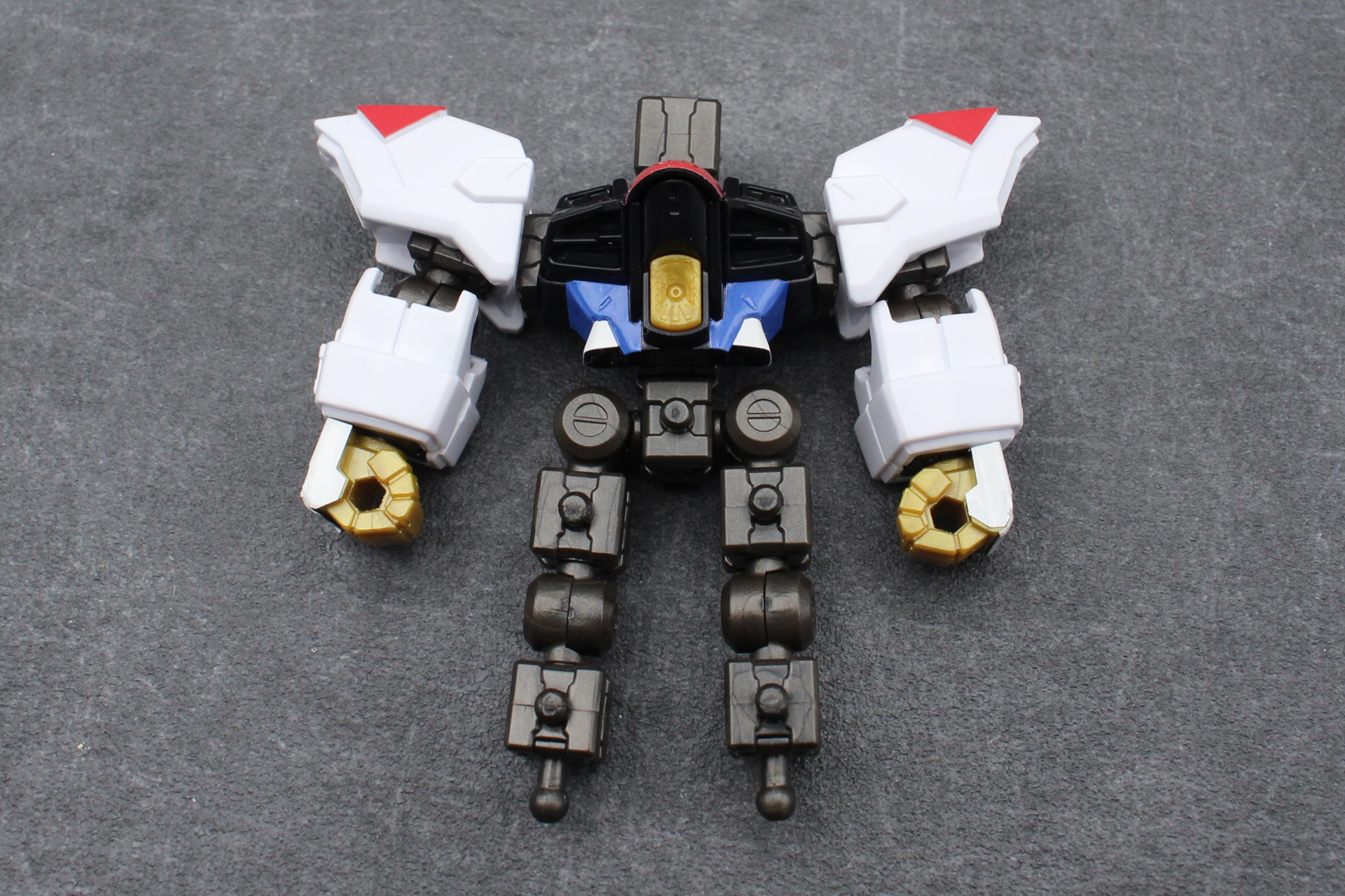 パーツは多いが組み立て工程はシリーズでほぼ同じだ