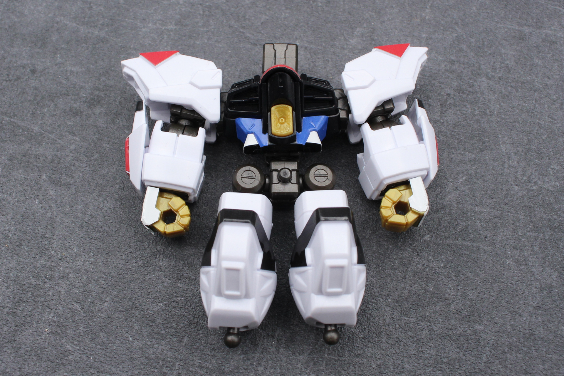 パーツは多いが組み立て工程はシリーズでほぼ同じだ