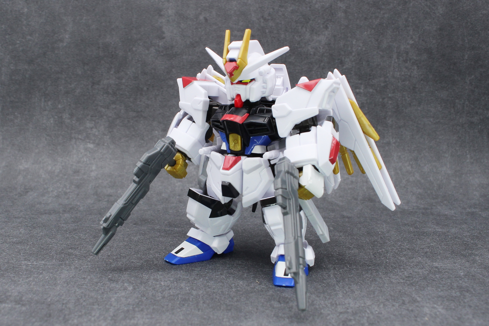 「マイティーストライクフリーダムガンダム」の完成。対艦刀フツノミタマはプラウドディフェンダーに装着できる