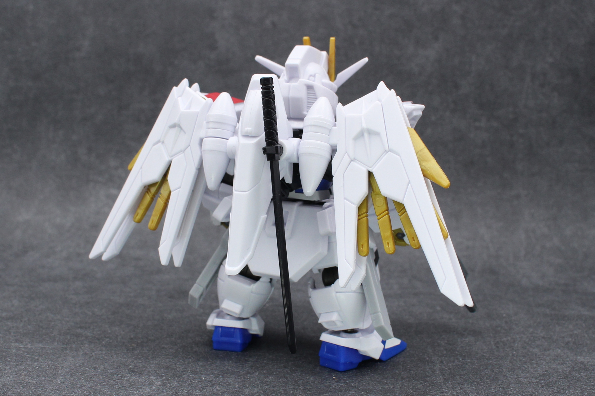 「マイティーストライクフリーダムガンダム」の完成。対艦刀フツノミタマはプラウドディフェンダーに装着できる