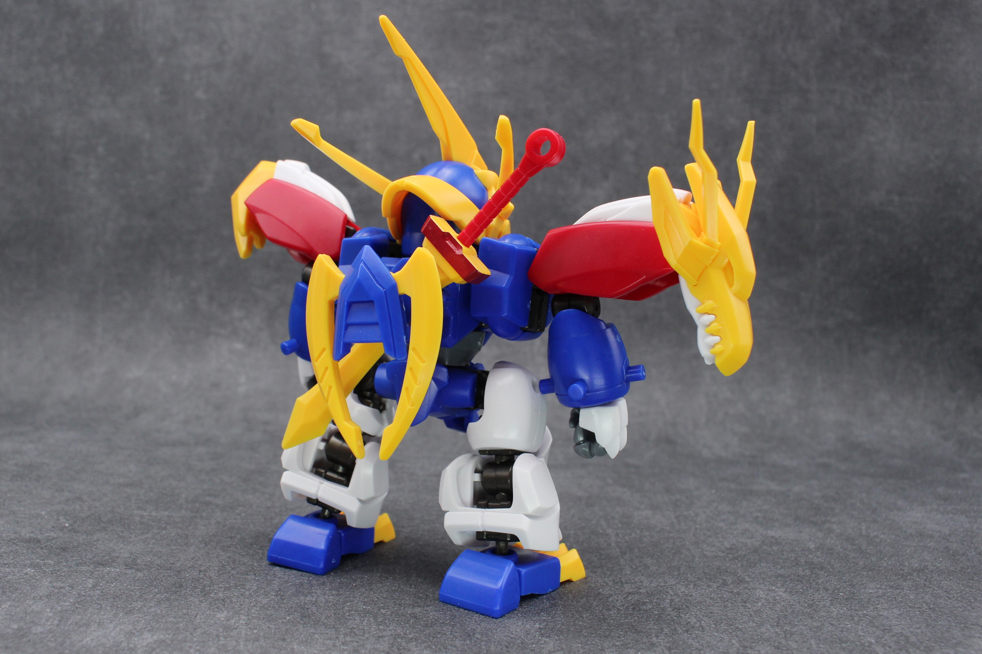 頭部を取り付けて「龍神丸（魔神創造伝ワタル）」の完成。プロポーションはかなりいい