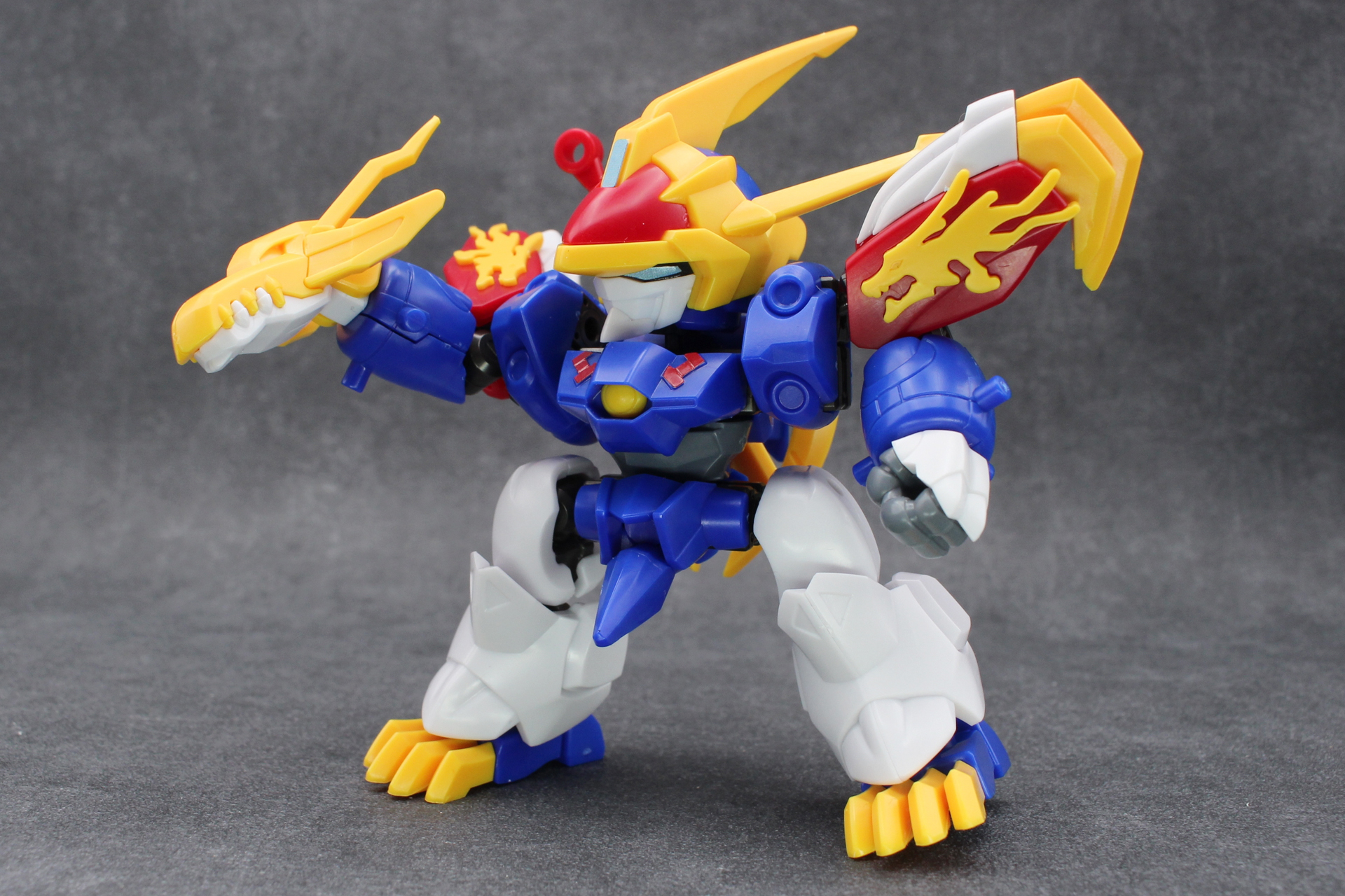 龍頭は手首と付け替えることで武器にもなる