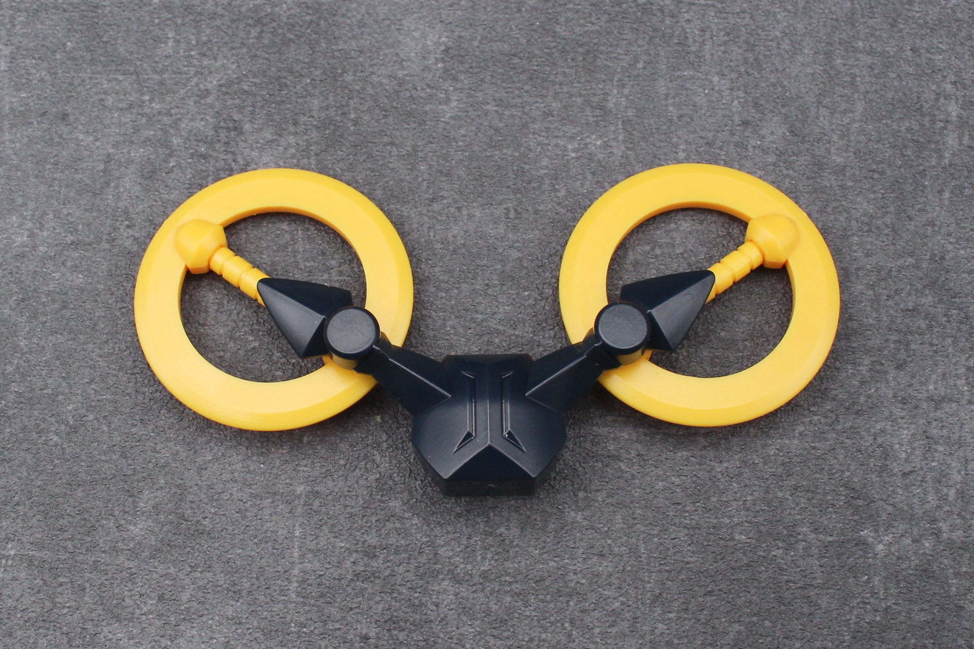 輝輪を組み立てて背中に取り付ける