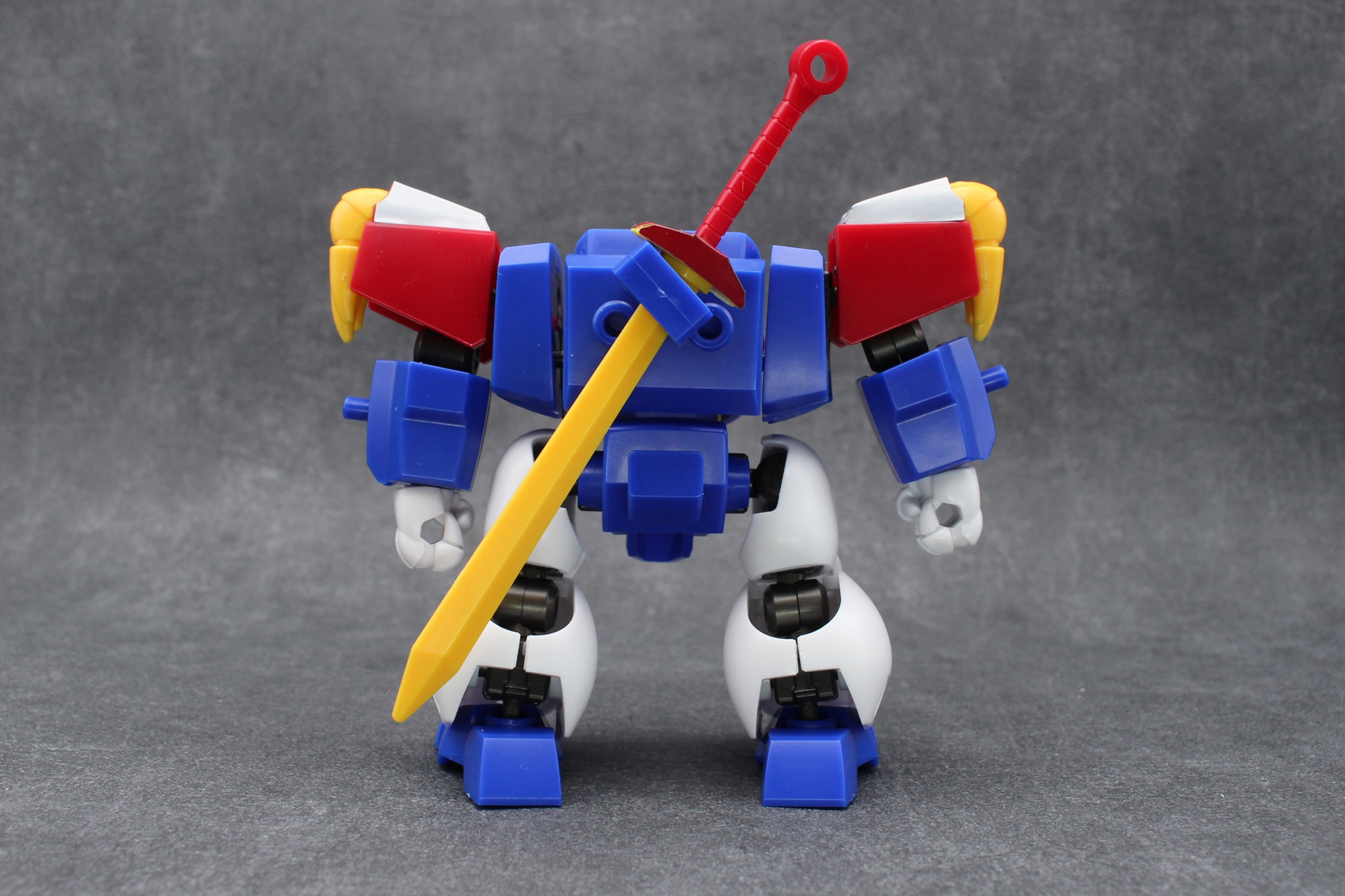 こちらの登龍剣も鞘はなく、ホルダーに収めるスタイルだ