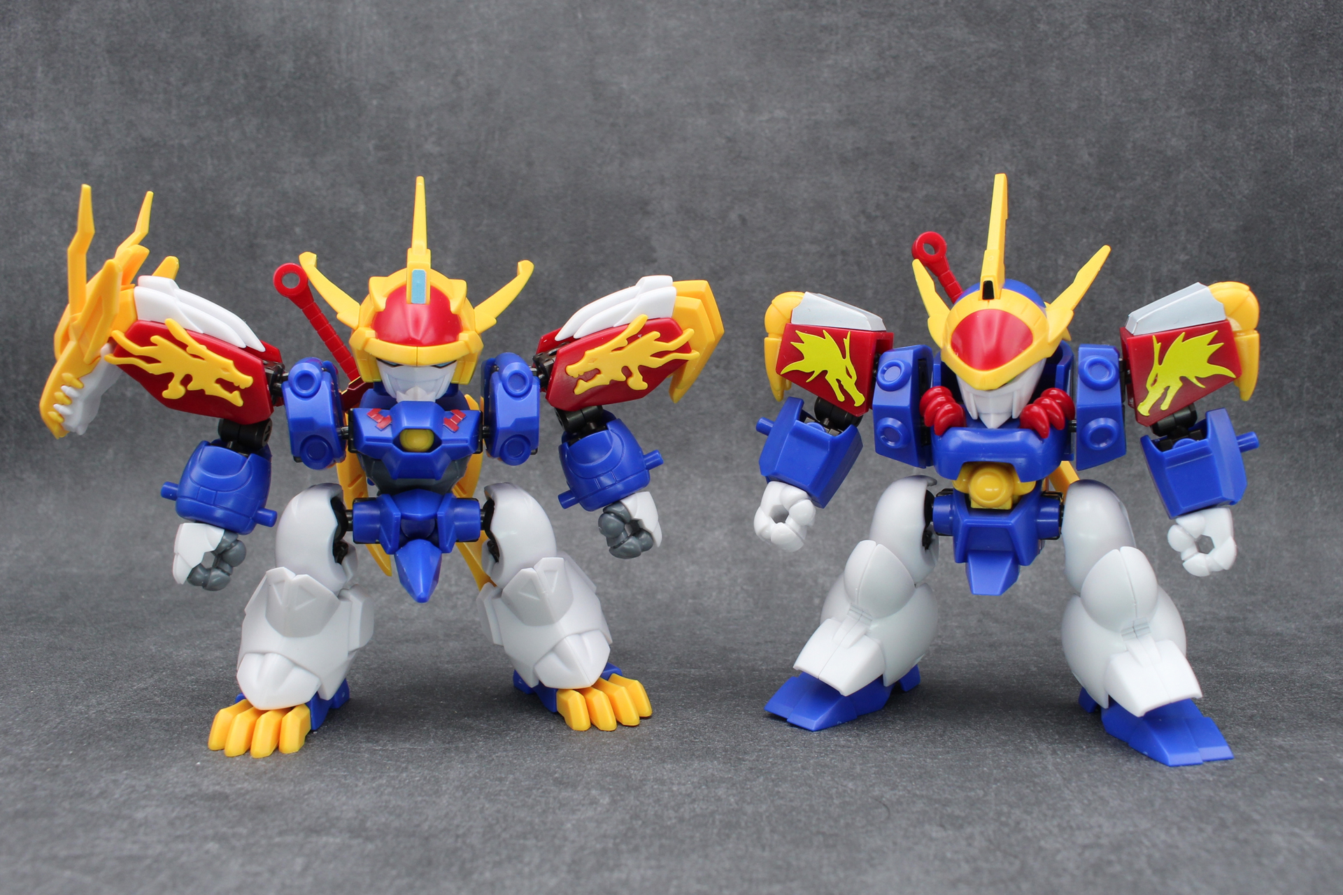 創造伝の「龍神丸」（左）との比較。似ているようで細部は結構違っている