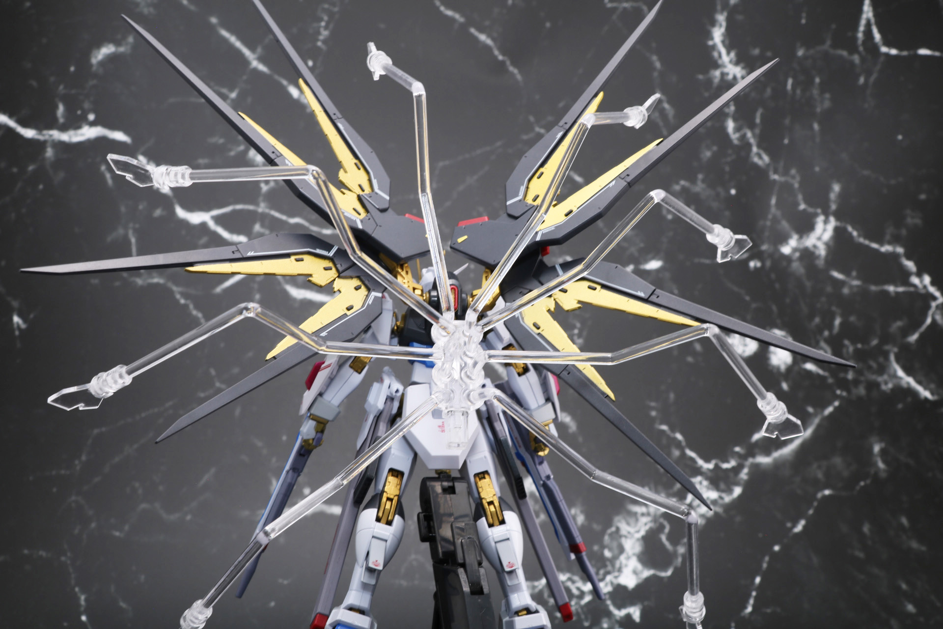 ジョイントパーツに支柱パーツを取り付ける