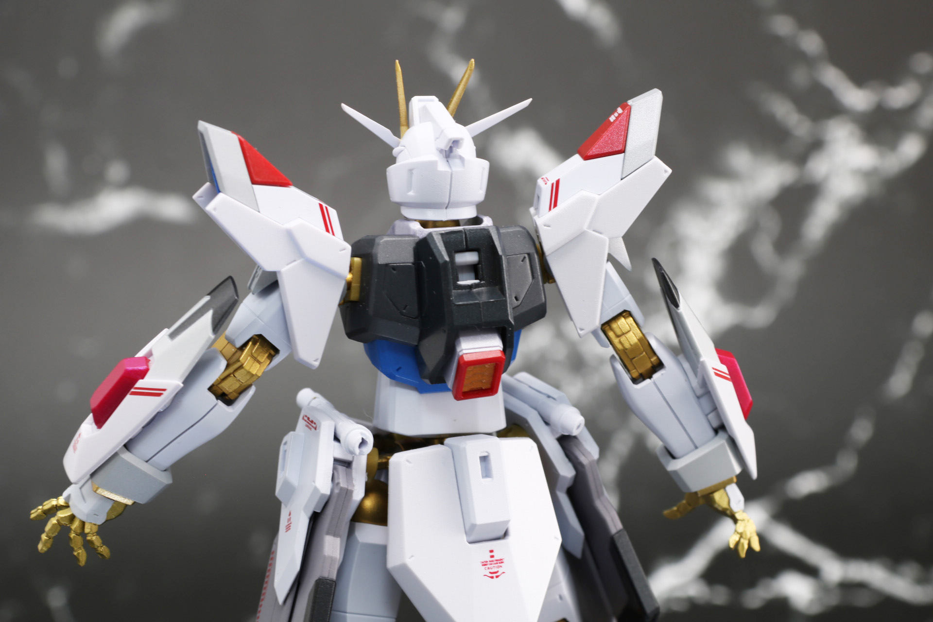 ジョイントパーツを取り付け、プラウドディフェンダーを被せる