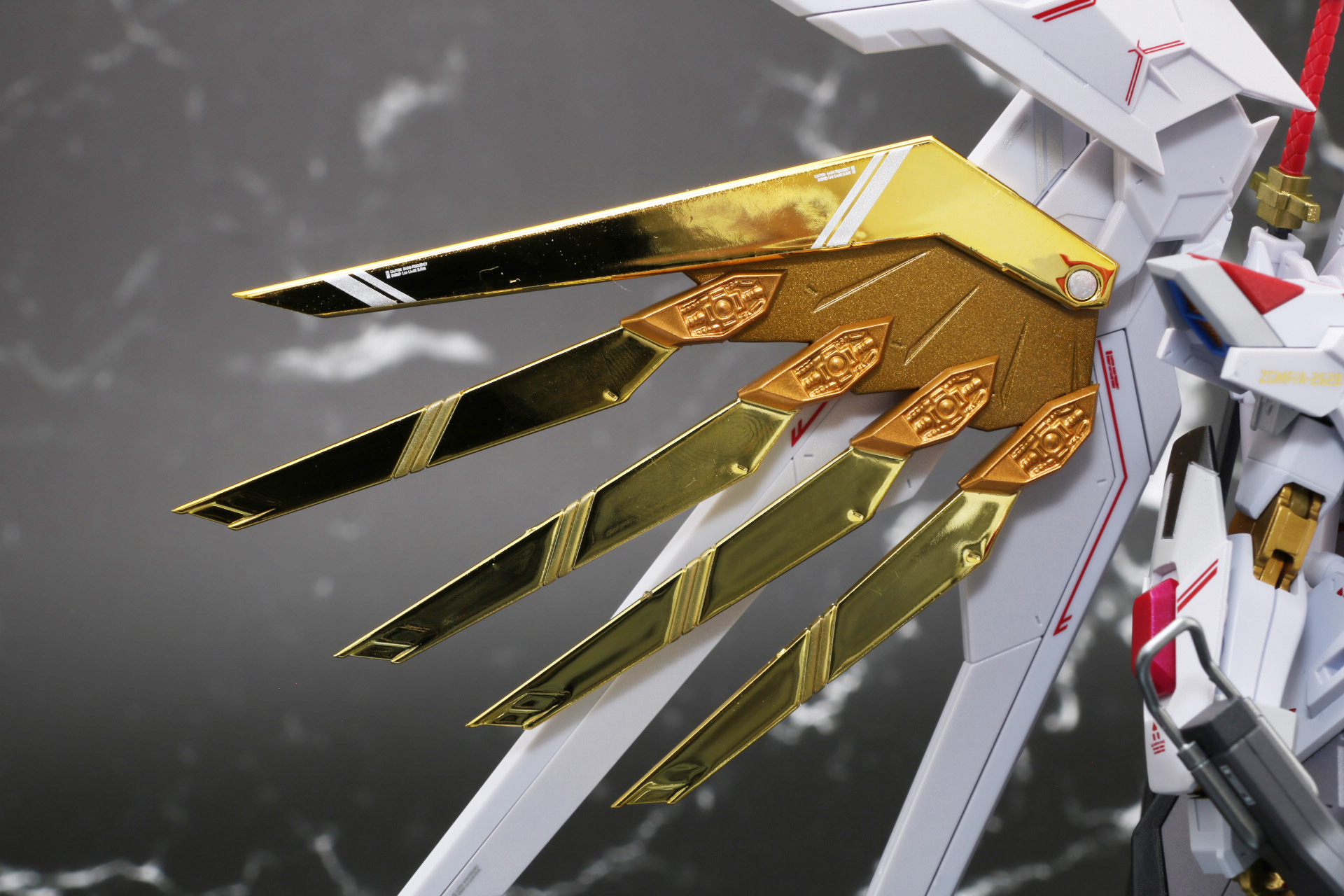 内側のメッキゴールド