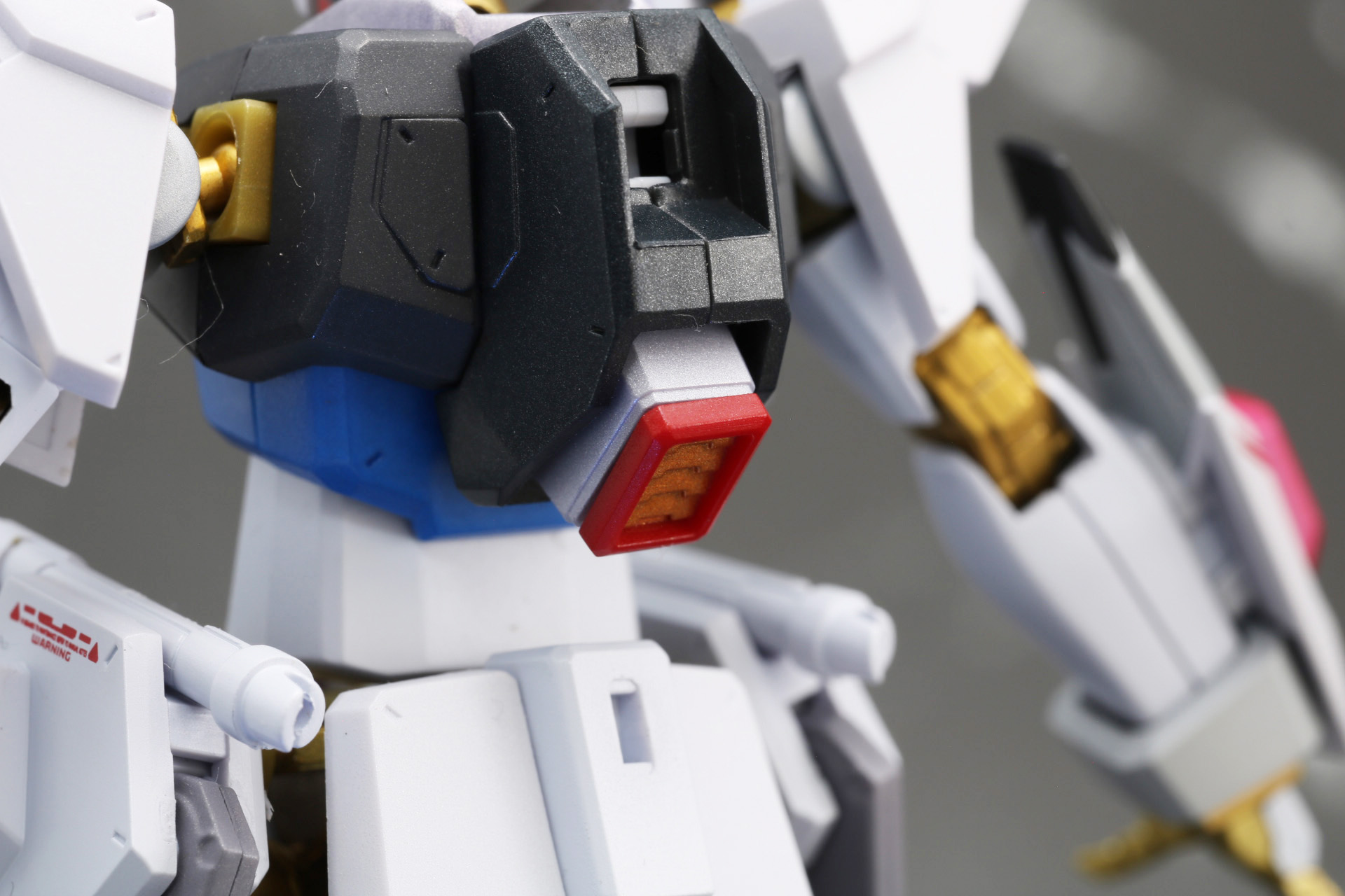 ジョイントパーツのスラスター部分を取り外す