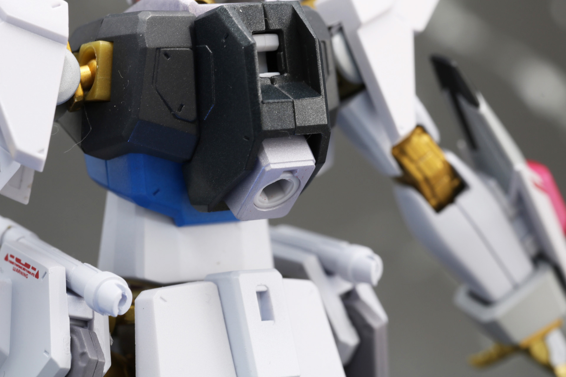 ジョイントパーツのスラスター部分を取り外す