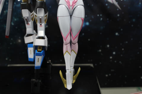ラクス・クライン　1枚 体型の魅惑的な曲線を固定パーツで再現！ 「S.H.Figuarts ラクス