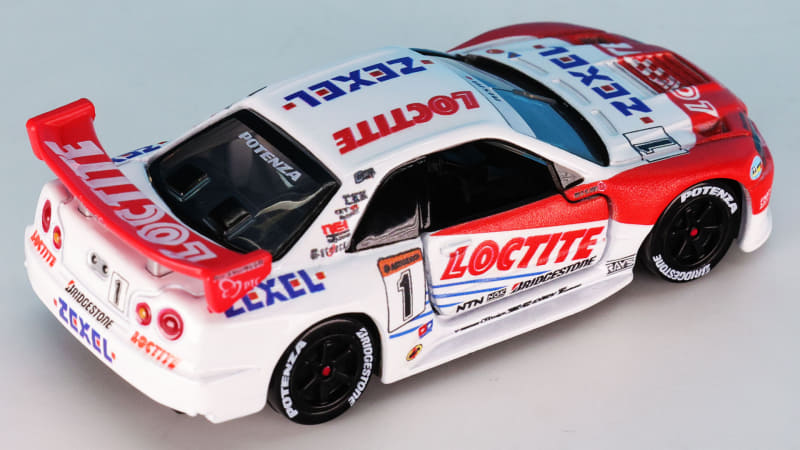 ルーフのスポンサーロゴもクリアに再現