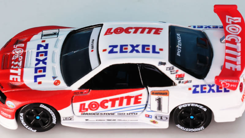 ルーフのスポンサーロゴもクリアに再現