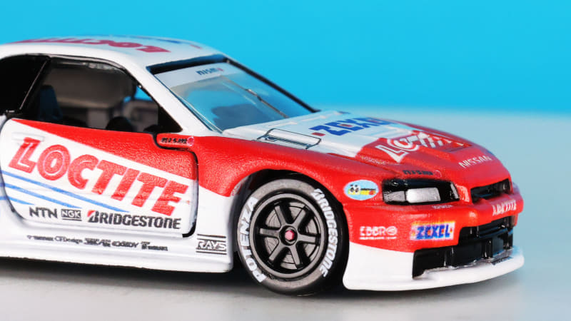 ホイールも実車のそれを精密に再現しています