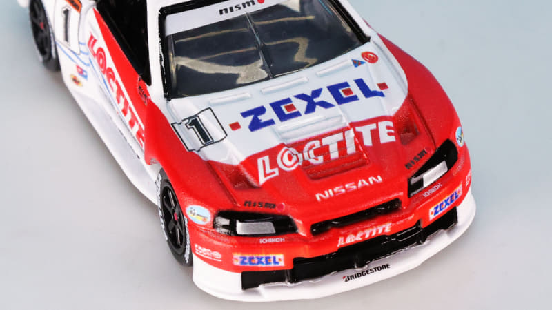 レーシングカーとしてのデザインが施されたGT-Rのフロントセクション